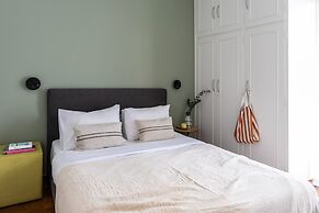 Spacious 3-bedroom Getaway With Balcony in Glyfada