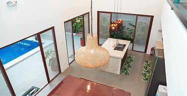 Modern Tropical 2BR Villa & Pool Retreat in Amadeo