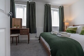 Peak Avenue Retreat