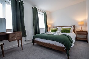 Peak Avenue Retreat