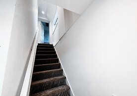 Cosy & Luxury 2BR Flat in Calverton