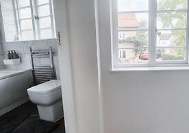Cosy & Luxury 2BR Flat in Calverton