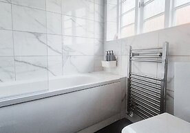 Cosy & Luxury 2BR Flat in Calverton