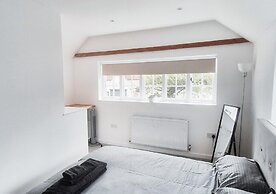 Cosy & Luxury 2BR Flat in Calverton