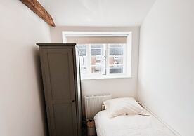 Cosy & Luxury 2BR Flat in Calverton