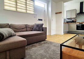 Cosy & Luxury 2BR Flat in Calverton