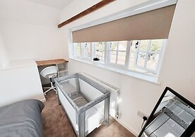 Cosy & Luxury 2BR Flat in Calverton