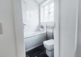 Cosy & Luxury 2BR Flat in Calverton