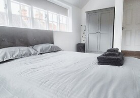 Cosy & Luxury 2BR Flat in Calverton