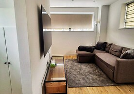 Cosy & Luxury 2BR Flat in Calverton