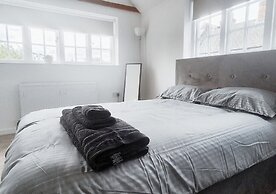 Cosy & Luxury 2BR Flat in Calverton
