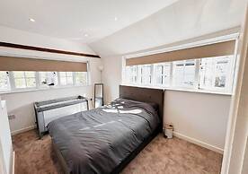 Cosy & Luxury 2BR Flat in Calverton