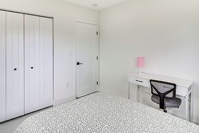5 Mi to Beach: Group Getaway w/ Yard in Miami