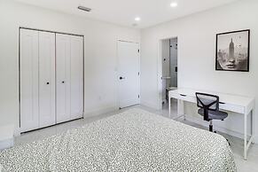 5 Mi to Beach: Group Getaway w/ Yard in Miami