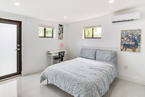 5 Mi to Beach: Group Getaway w/ Yard in Miami