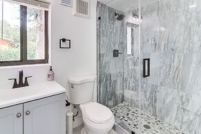 5 Mi to Beach: Group Getaway w/ Yard in Miami