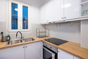 Alex's 2-Bedroom Apartment in Athens