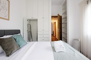 Alex's 2-Bedroom Apartment in Athens