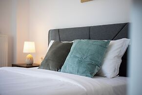 Alex's 2-Bedroom Apartment in Athens