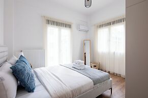 Alex's 2-Bedroom Apartment in Athens