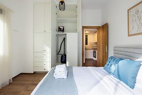 Alex's 2-Bedroom Apartment in Athens