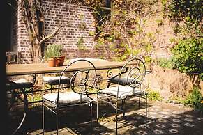 Maas Suites - The French House