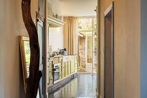 Maas Suites - The French House