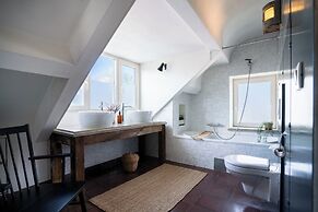 Maas Suites - The French House