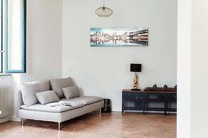Silken Escape - Pool and Lake View