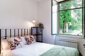 Silken Escape - Pool and Lake View