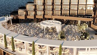Qlusive Hotel