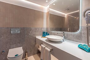 Qlusive Hotel