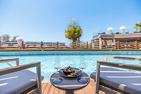 Qlusive Hotel