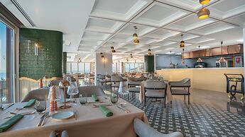 Qlusive Hotel