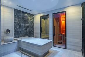 Qlusive Hotel