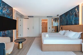 Qlusive Hotel