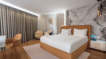Qlusive Hotel