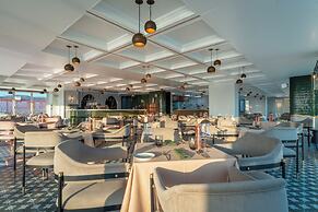 Qlusive Hotel