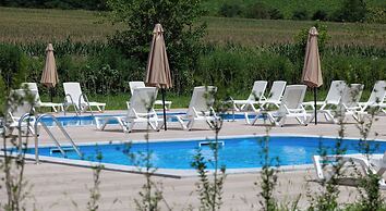 Moretoni Lake Resort