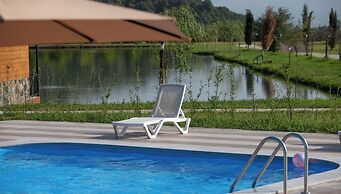 Moretoni Lake Resort