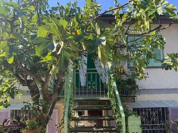 Apartment - Sleeps 2, Balcony & Parking