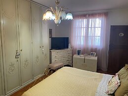 Apartment - Sleeps 2, Balcony & Parking