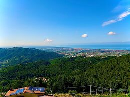 Apartment - Sleeps 2, Balcony & Parking