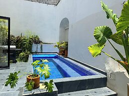 Colonial Charm