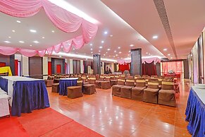 Fabhotel The Royal Plaza