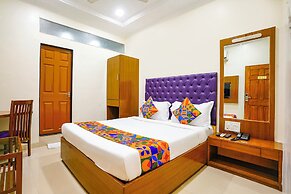 Fabhotel Cruz Royale
