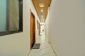 Fabhotel Starlight Inn
