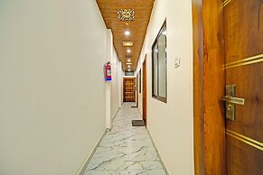 Fabhotel Starlight Inn