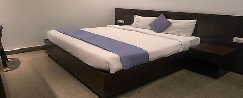 Fabhotel Azure I