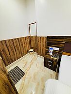 S R HOTEL